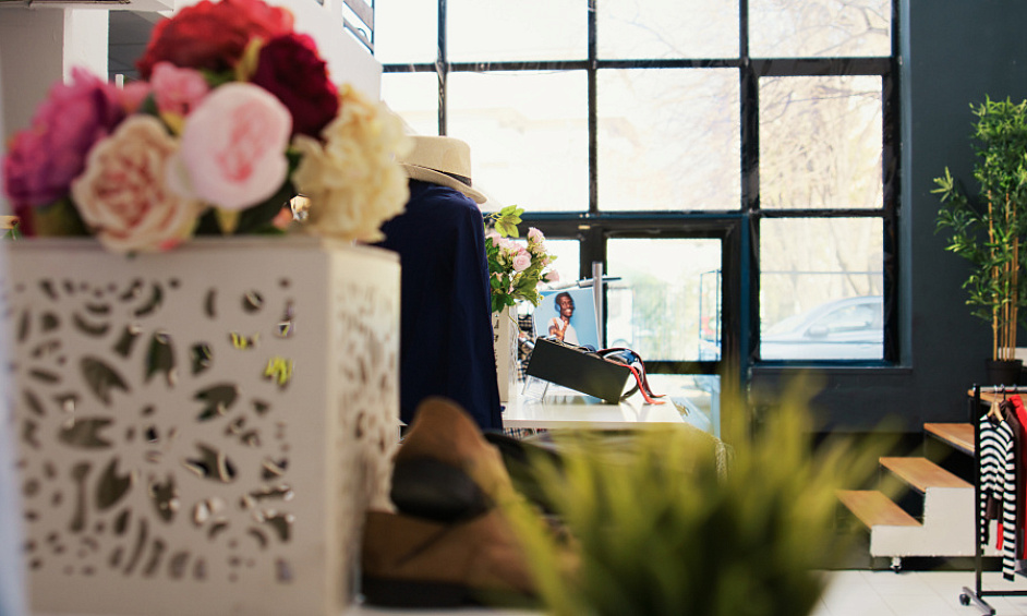 Café Fleuriste Avec Résidence de 3 Chambres Incluse 1