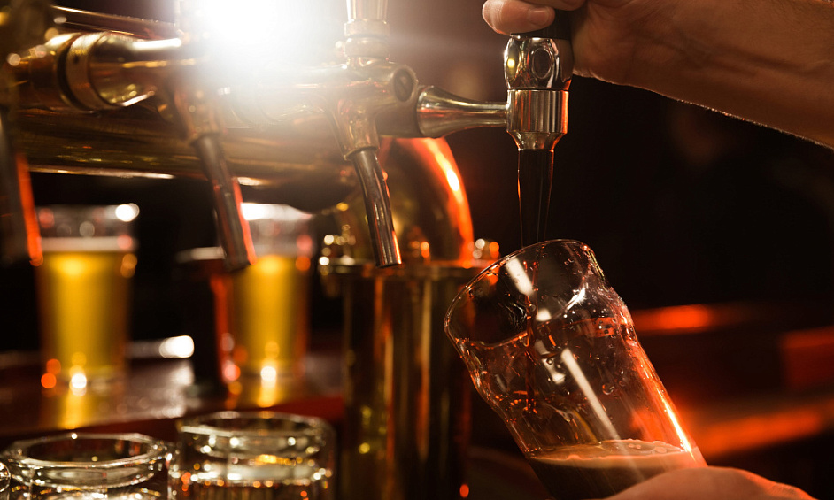 Bar-restaurant, Centre-ville de premier ordre, $1.33m de ventes, 250 places 1