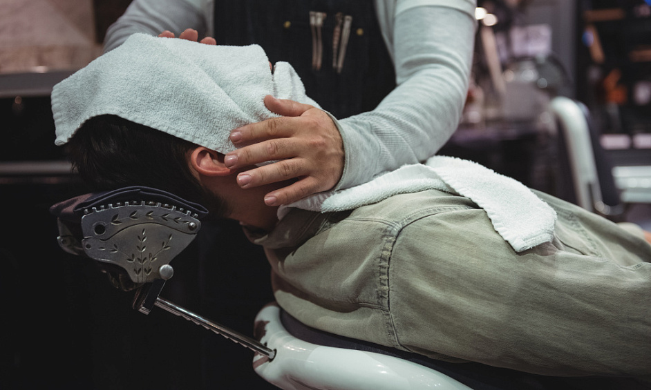 Salon De Coiffure Et De Barbier Haut De Gamme Établi 1