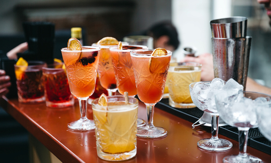 Bar à cocktails primé et entreprise de traiteur à vendre - Darwin City - Emplacement de choix au cœur du CBD - Chiffre d'affaires annuel d'environ $900,000 - Entièrement équipé - 1