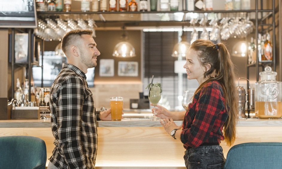 Restaurant/café/bar idéalement situé (murs à vendre) 1