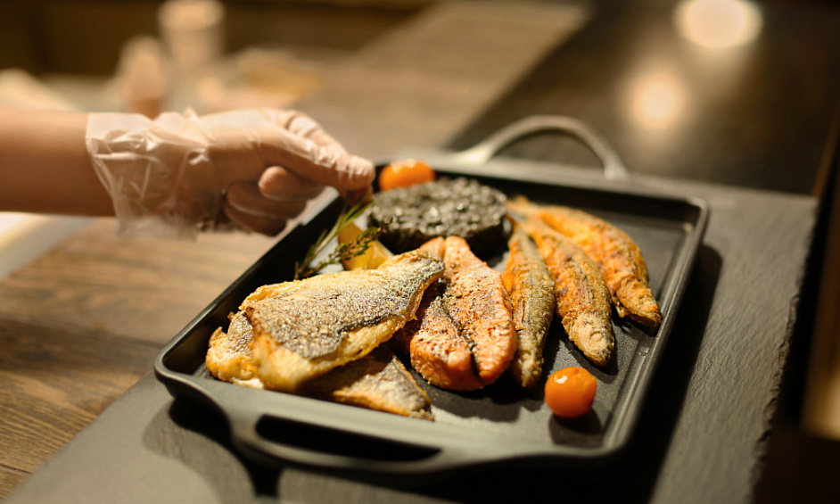 Entreprise De Restauration De Fruits De Mer Bien Établie Sur Place & À Emporter À VENDRE - Emplacement De Choix À Burnie, TAS - Chiffre D'Affaires Supérieur À 1 Million $ - Fortes Marges Brutes - Installations & 1 Entreprise De Restauration De Fruits De Mer Bien Établie Sur Place & À Emporter À VENDRE - Emplacement De Choix À Burnie, TAS - Chiffre D'Affaires Supérieur À 1 Million $ - Fortes Marges Brutes - Installations & 1