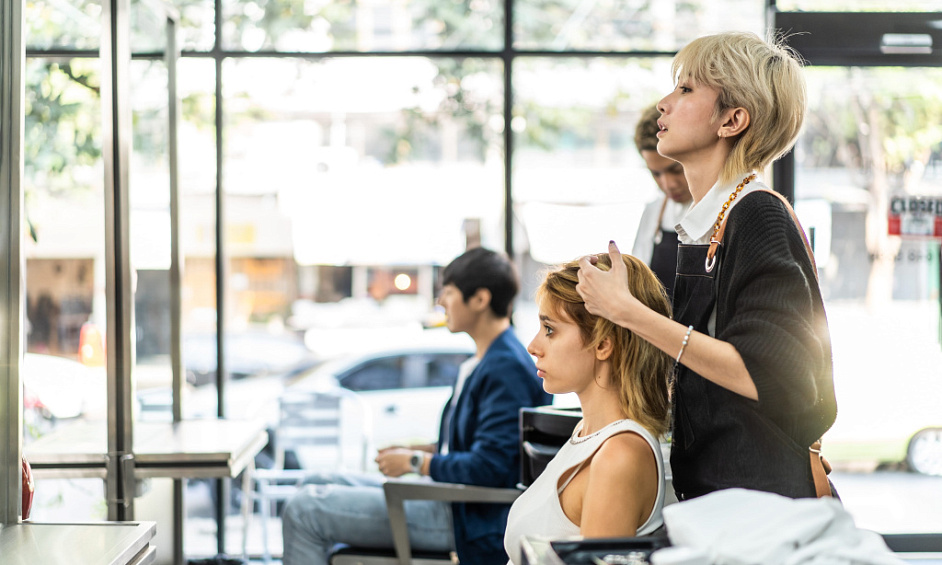 Salon De Coiffure Établi Dans Un Emplacement De Choix À Burleigh Heads 1