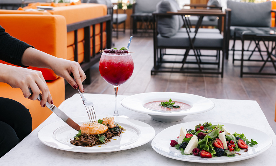 DE RETOUR SUR LE MARCHÉ! Red Rooster Helensvale, emplacement driv-thru au chiffre d'affaires élevé 1