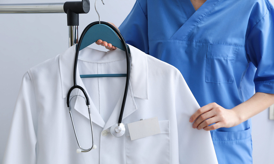 Importateur spécialisé dans l'industrie médicale/soins de santé, grossiste, fournisseur en ligne d'uniformes 1