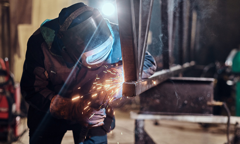 Entreprise De Fabrication D'Acier, De Soudage Et D'Usinage De Longue Date Avec Un Immeuble En Pleine Propriété 1
