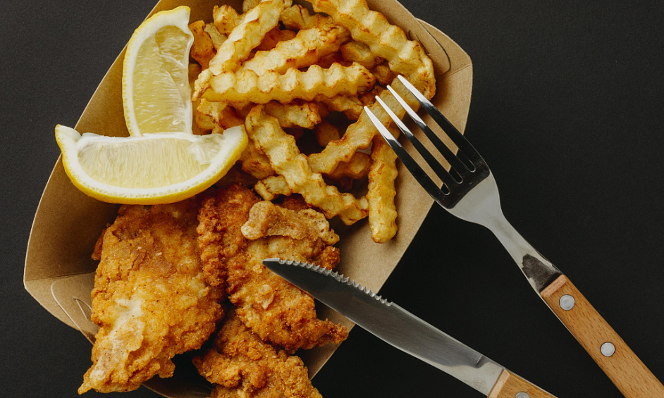 Poisson-frites moderne avec une offre asiatique unique 1