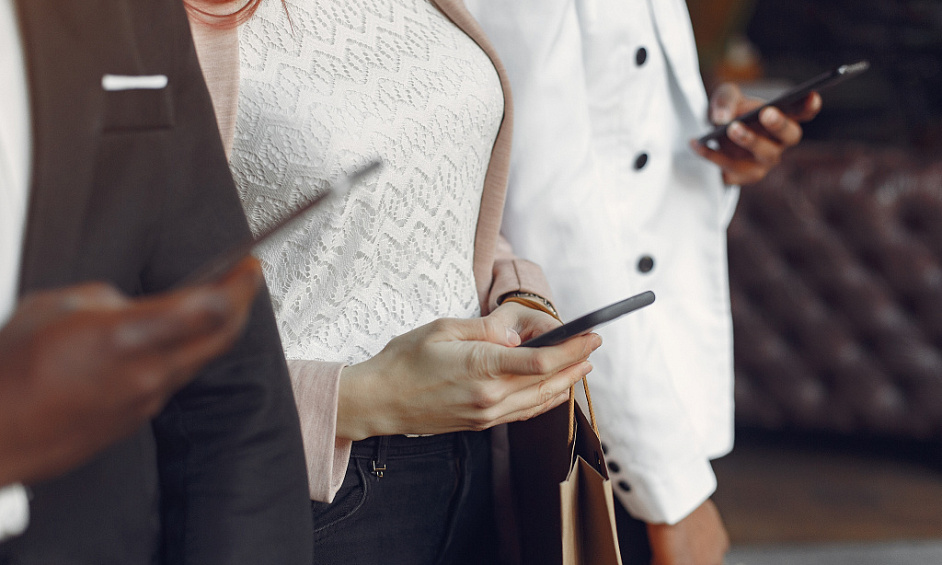 Plateforme De Revente De Luxe Établie 1